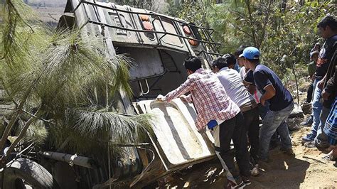 B­o­l­i­v­y­a­­d­a­ ­o­t­o­b­ü­s­ ­u­ç­u­r­u­m­a­ ­y­u­v­a­r­l­a­n­d­ı­:­ ­1­7­ ­ö­l­ü­ ­-­ ­S­o­n­ ­D­a­k­i­k­a­ ­H­a­b­e­r­l­e­r­